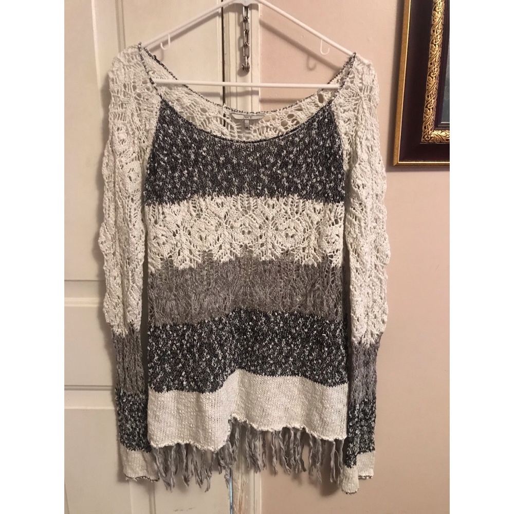 BKE sweater sz. Medium